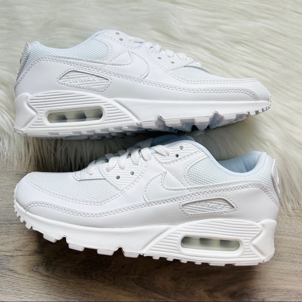 NWT Nike Air Max 90 Women’s Shoes - Picture 8 of 9